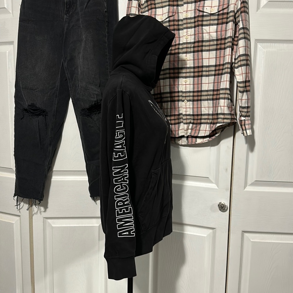 Women's American Eagle "Super Soft" Black Sweater - Picture 6 of 9